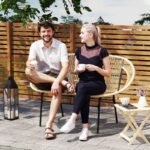2-Sitzer Gartenbank Polyrattan, wetterfest Sitzbank im Rattangeflecht-Design, für Balkon, Terrasse, Garten, Khaki – Bild 2